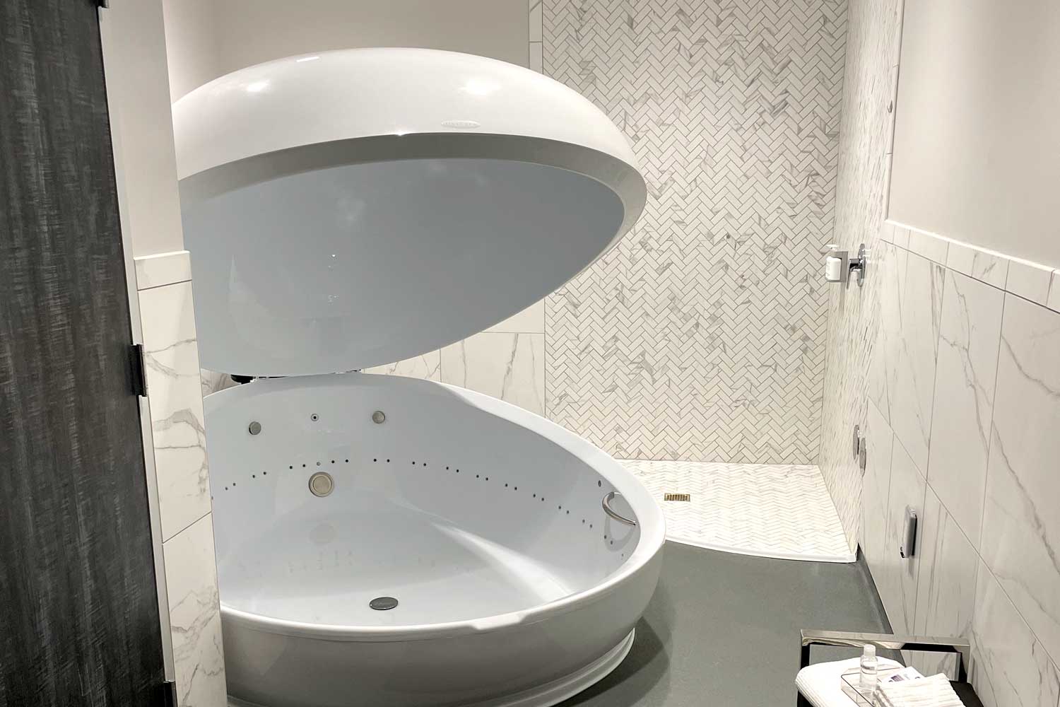 Krysus float therapy tank